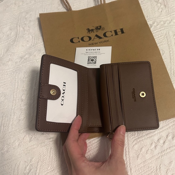 NWT!!👛Coach Snap Wallet
In Signature Chenille Brown Monogram CCQ32 - Picture 5 of 5